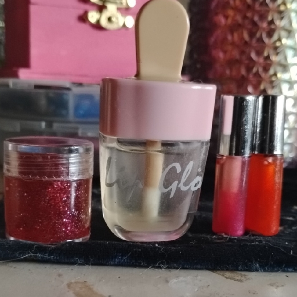Lip Gloss Set with Red and Orange Shades